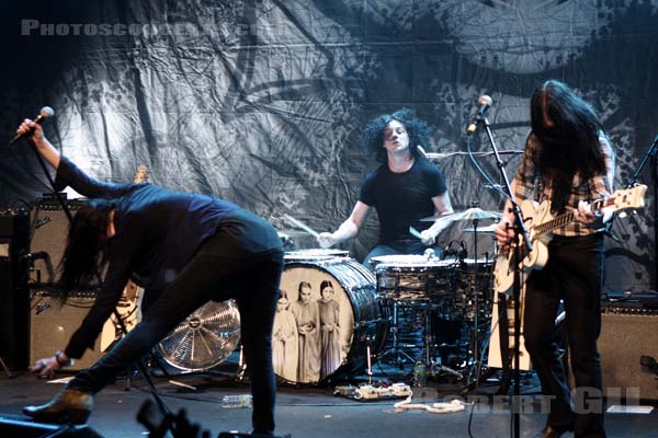 THE DEAD WEATHER - 2009-06-29 - PARIS - La Cigale - Alison Nicole Mosshart - John Anthony Gillis [Jack White] - Jack Michael Lawrence